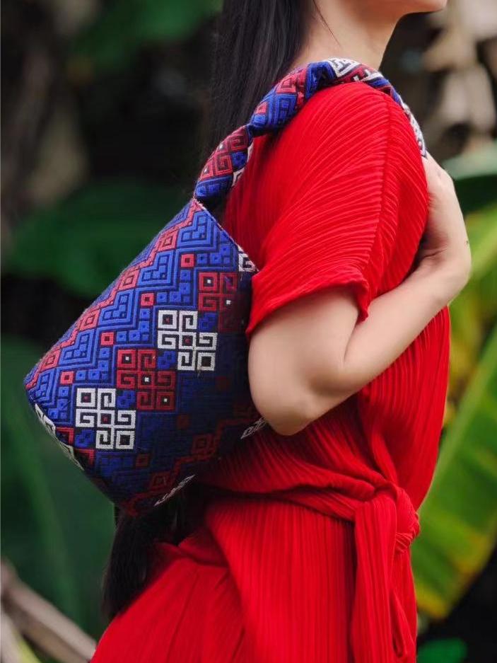 Guangxi Zhuang Brocade Bucket Bag - Large Capacity Commuter