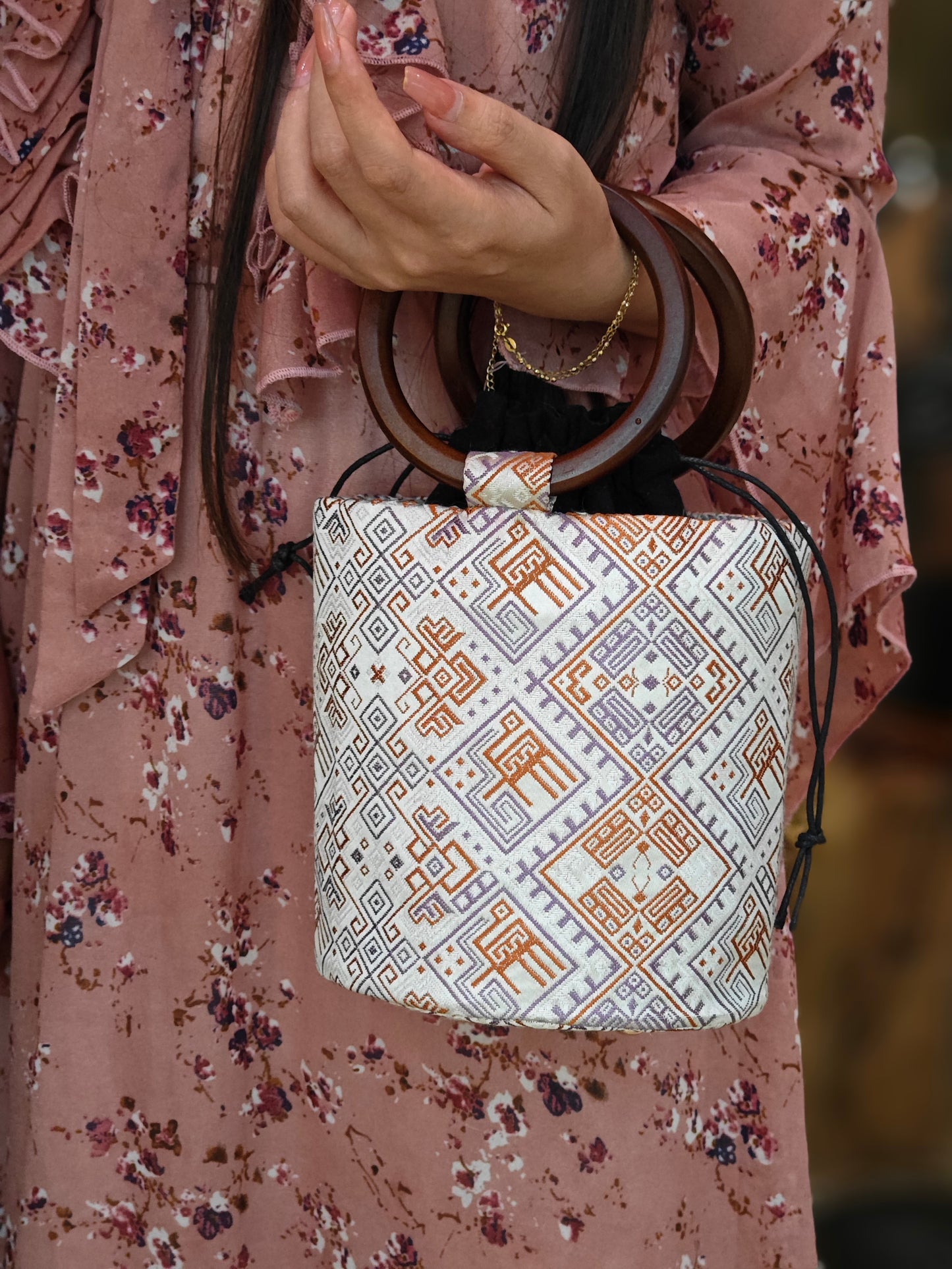 Guangxi Zhuang Brocade Round-Handled Wooden-Handle Bucket Bag