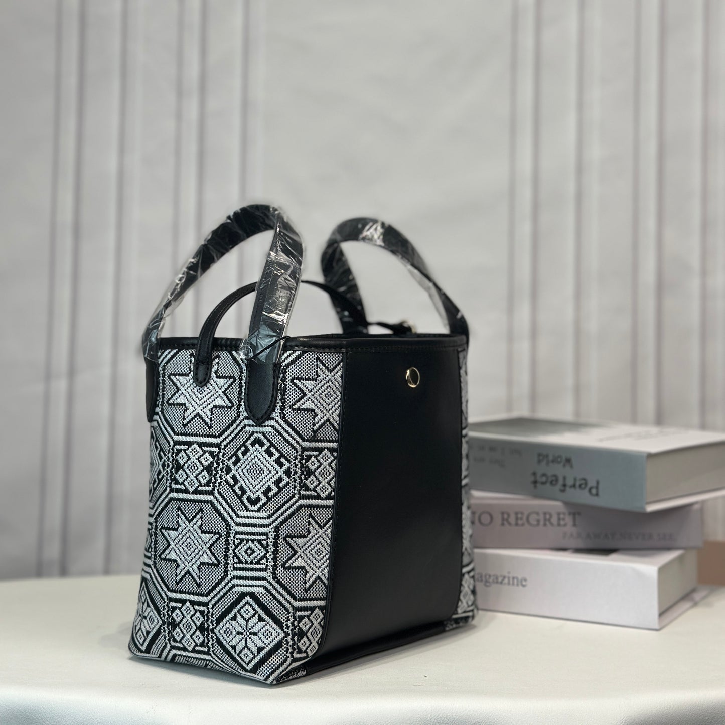 Guangxi Zhuang Brocade Handbag and Crossbody Bag for Commuting