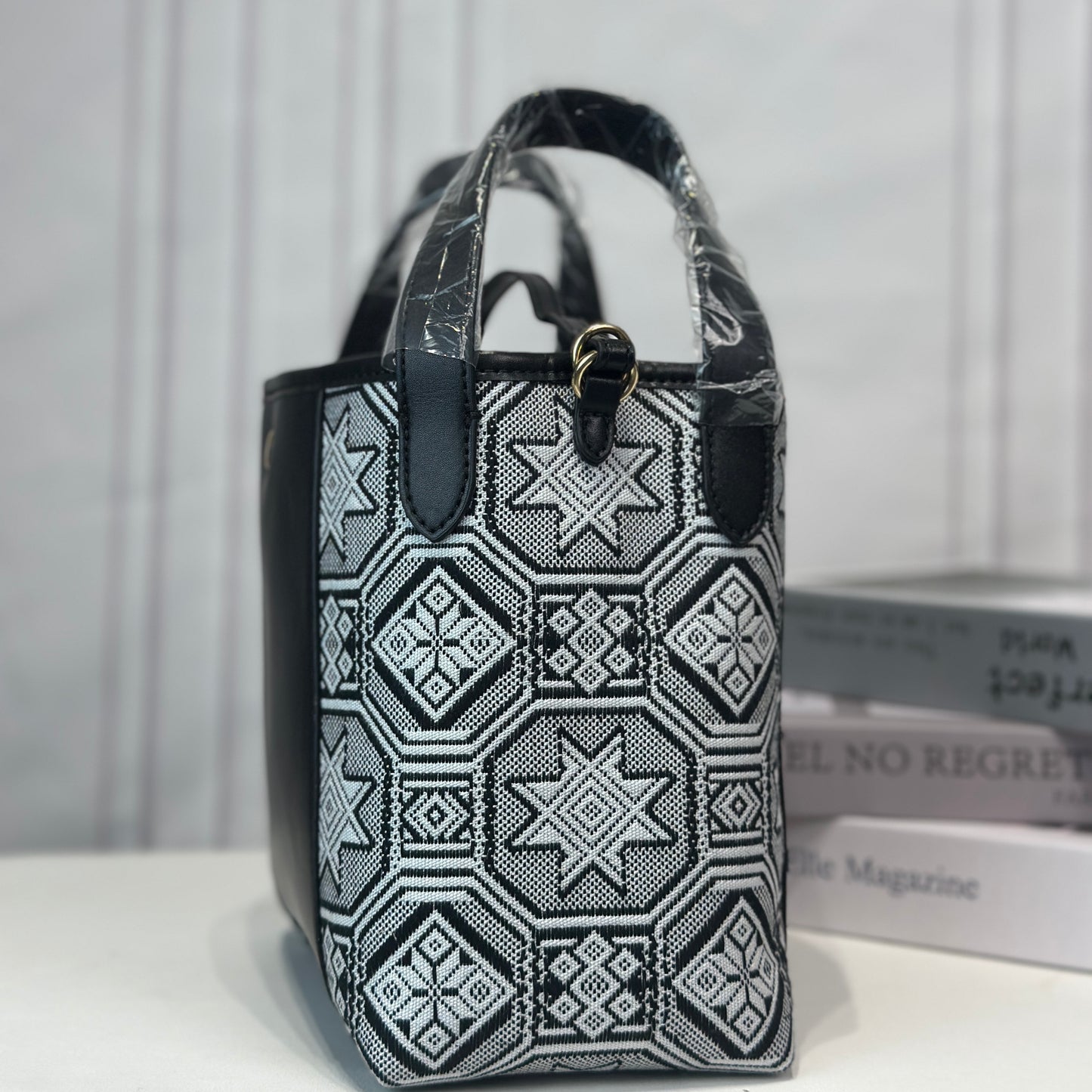 Guangxi Zhuang Brocade Handbag and Crossbody Bag for Commuting