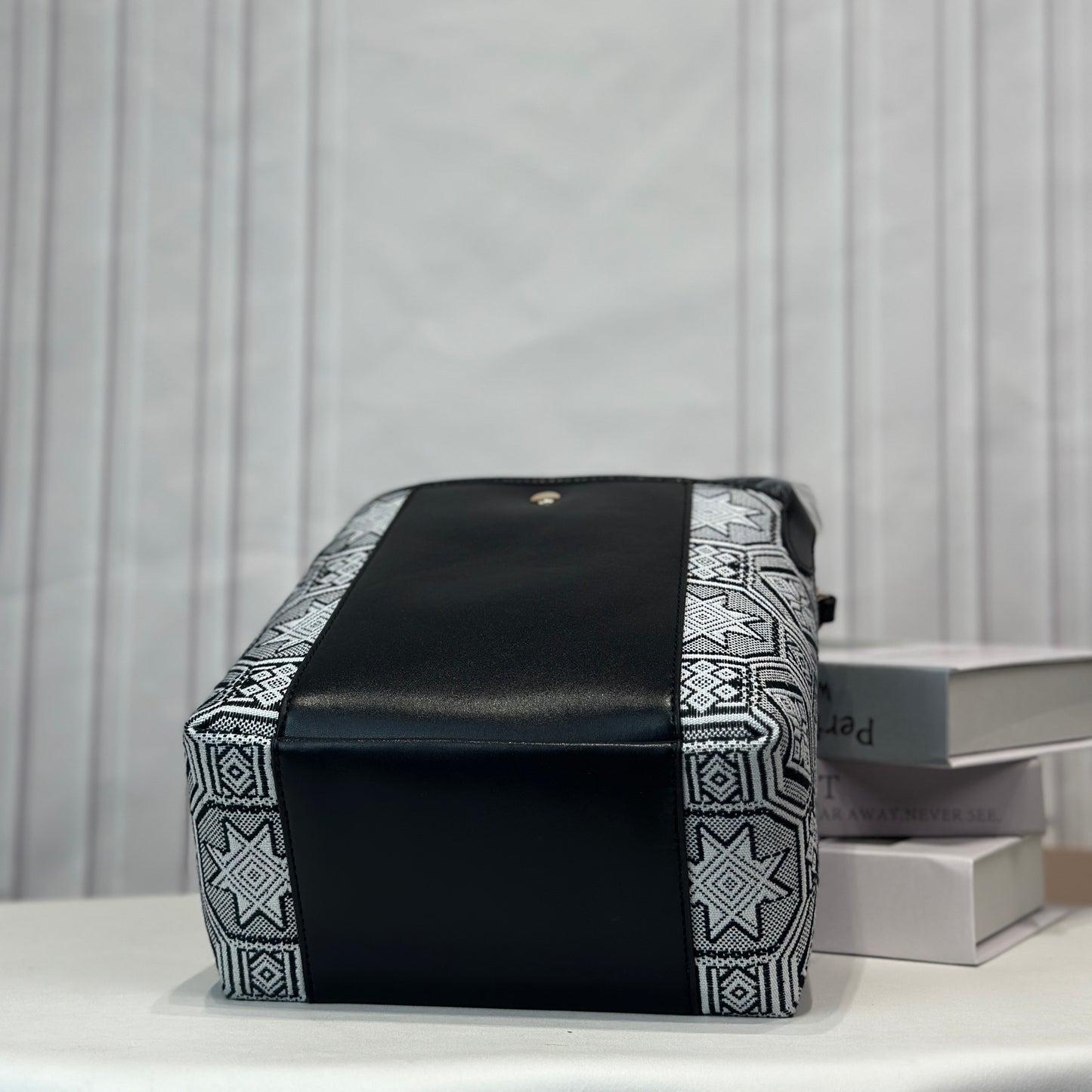 Guangxi Zhuang Brocade Handbag and Crossbody Bag for Commuting