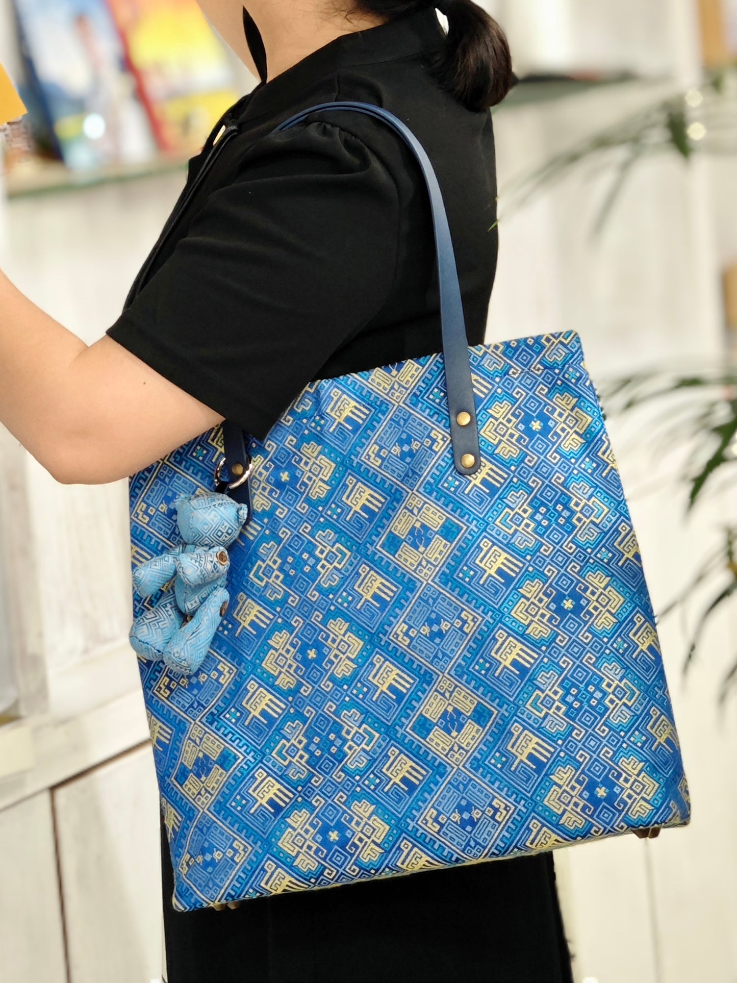 Guangxi Zhuang Brocade Shoulder Bag Tote Commuter Large Capacity